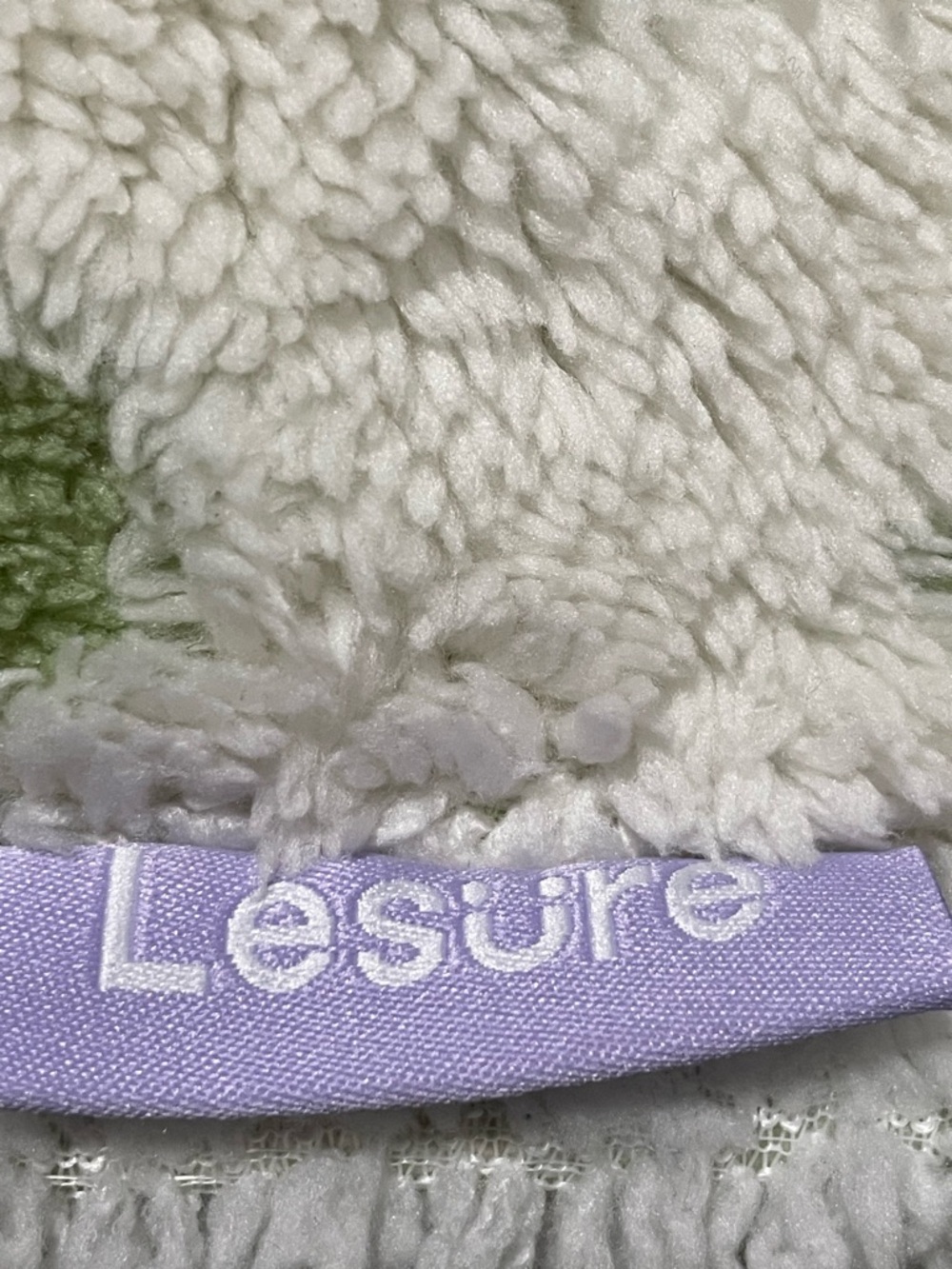 Lesure Green Sherpa Pet Blanket with White Daisies Size: Medium (30”x 40”) - Picture 3 of 15